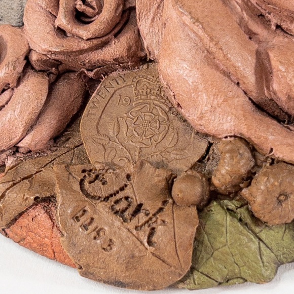 Signed Tom Clark MOM Gnome - Rosie 1987
Mold #35 Style #1193 VTG Retired - Picture 11 of 14